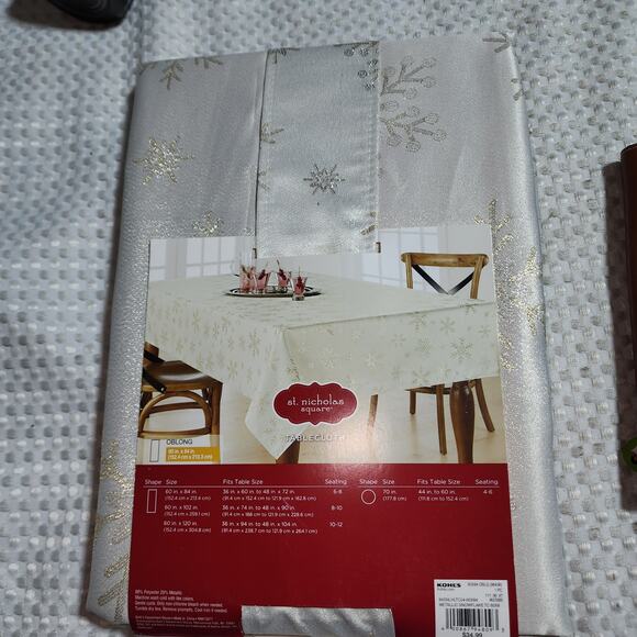 ST NICHOLAS SQUARE NWT OBLONG 60 X 84 METALLIC SNOWFLAKE TABLECLOTH - Picture 1 of 3